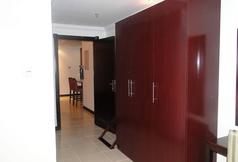 호텔 Ewan Ajman Suites