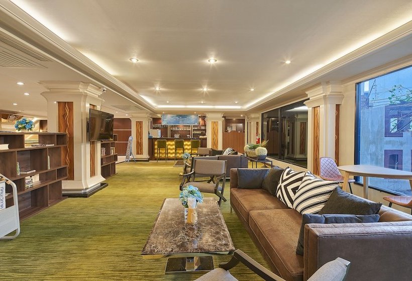 Hotel Floral  · Dolphin Circle Pattaya