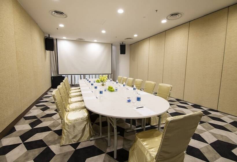 Отель Fraser Place Puteri Harbour