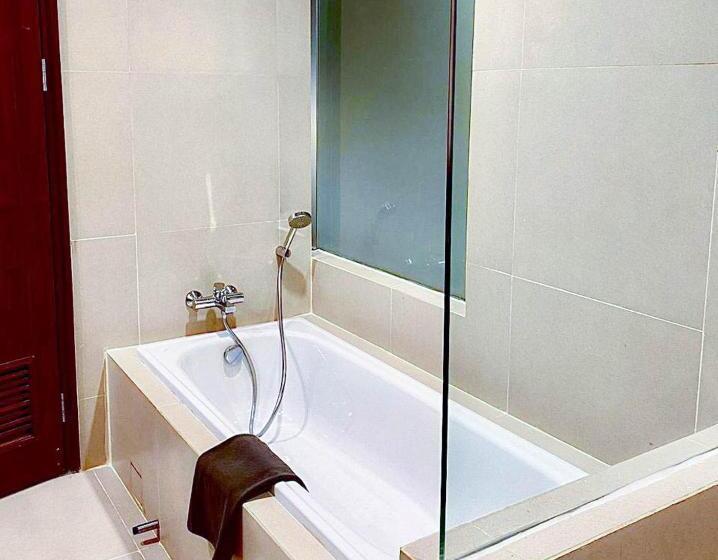 Отель Harper Palembang By Aston