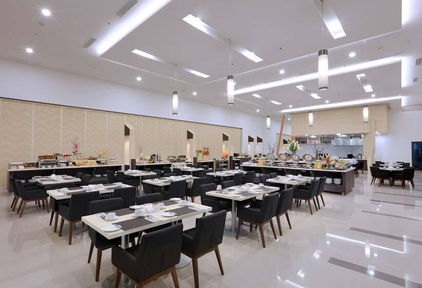 Отель Harper Palembang By Aston