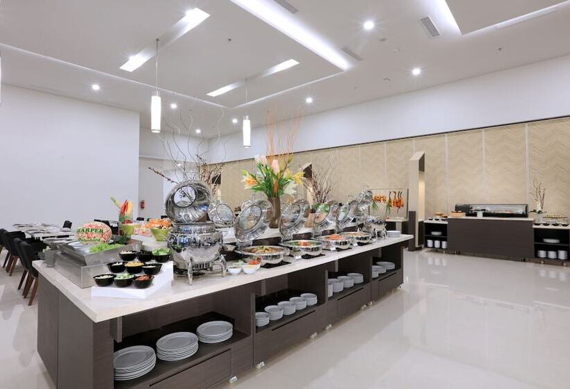 Отель Harper Palembang By Aston