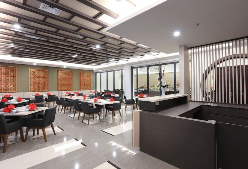 Отель Harper Palembang By Aston