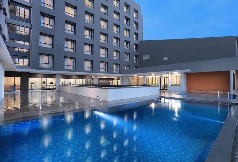 Отель Harper Palembang By Aston