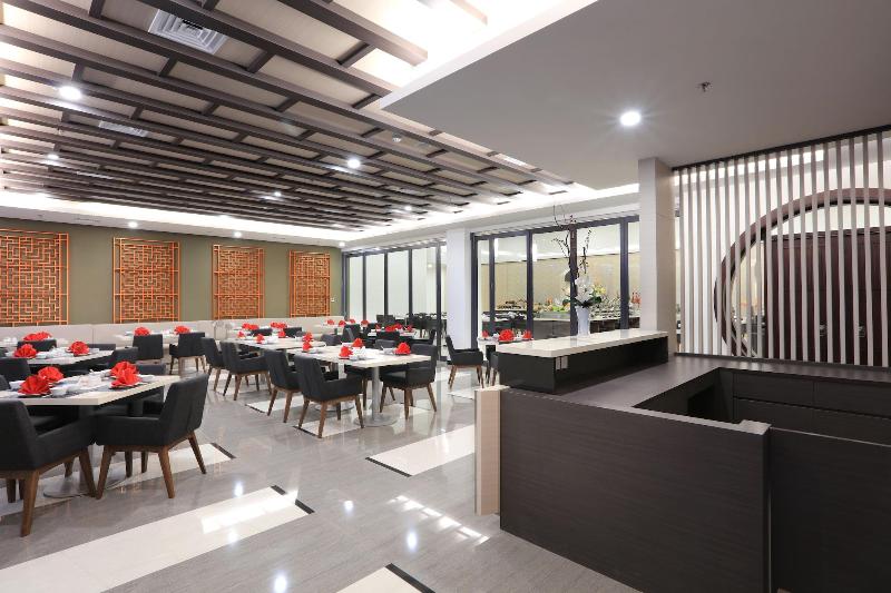 Отель Harper Palembang By Aston