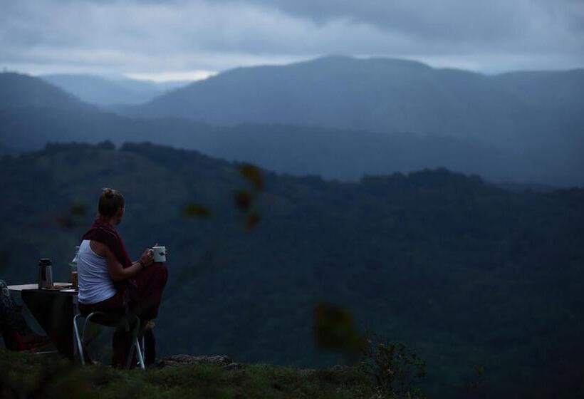 Отель Hills & Hues