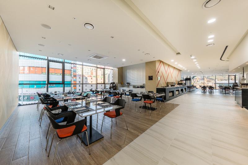 Отель Howard Johnson By Wyndham Incheon Airport