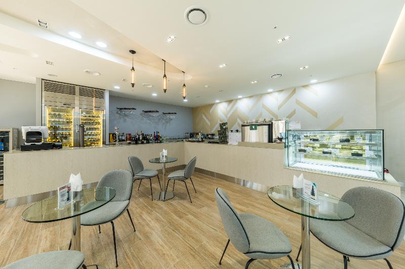 Отель Howard Johnson By Wyndham Incheon Airport