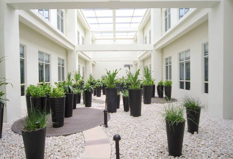 هتل Lucky Chinatown