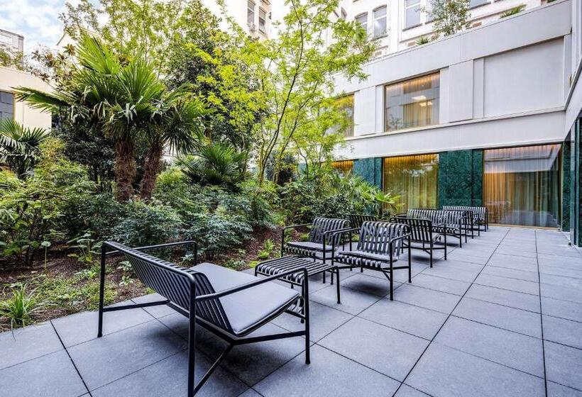 Отель NH Collection Antwerp Centre