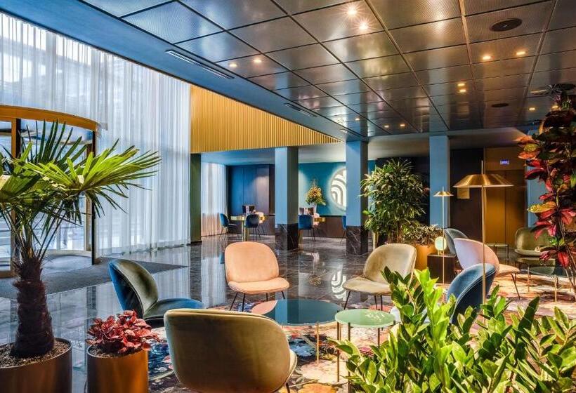 Отель NH Collection Antwerp Centre