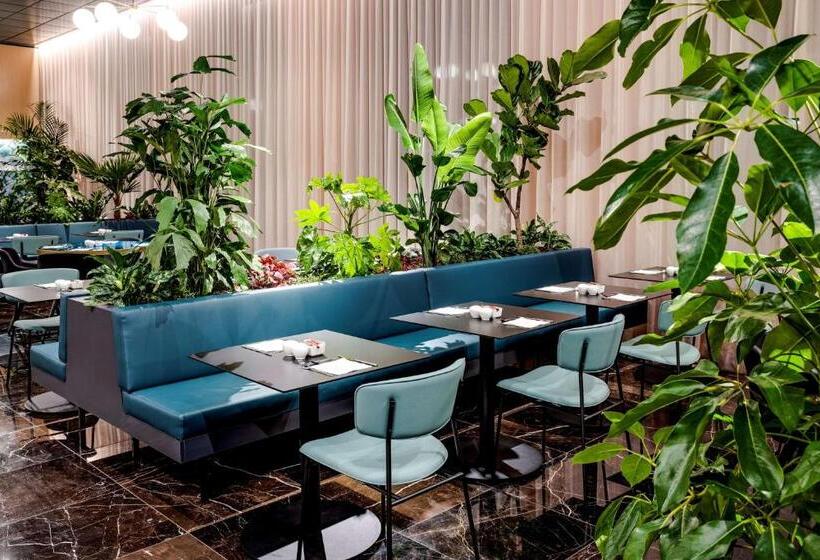 Отель NH Collection Antwerp Centre