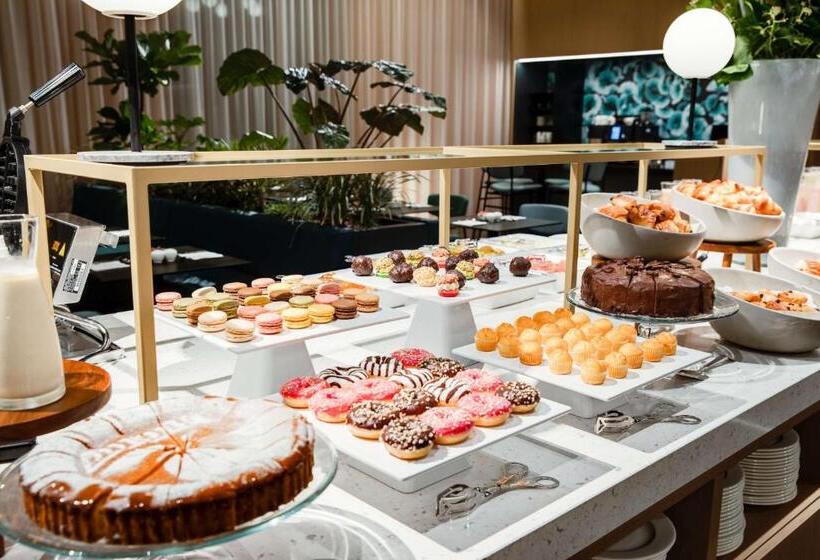 Отель NH Collection Antwerp Centre