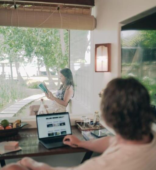 هتل Olam On The Lake