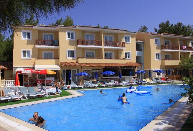 בית מלון כפרי Pine Club Apart