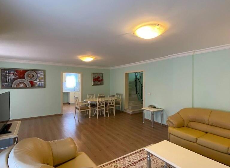 בית מלון כפרי Pine Club Apart