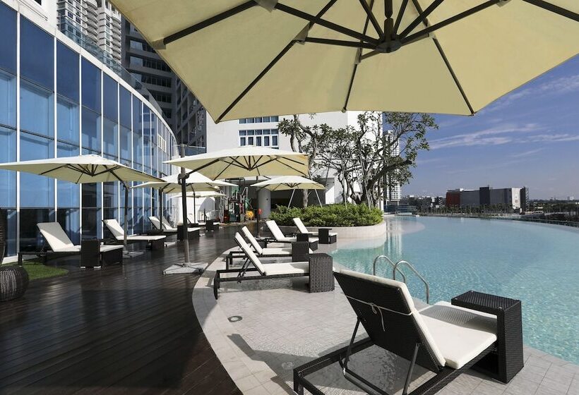 فندق Pinetree Marina Resort