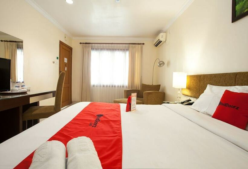 酒店 Reddoorz Premium @ Raya Nginden