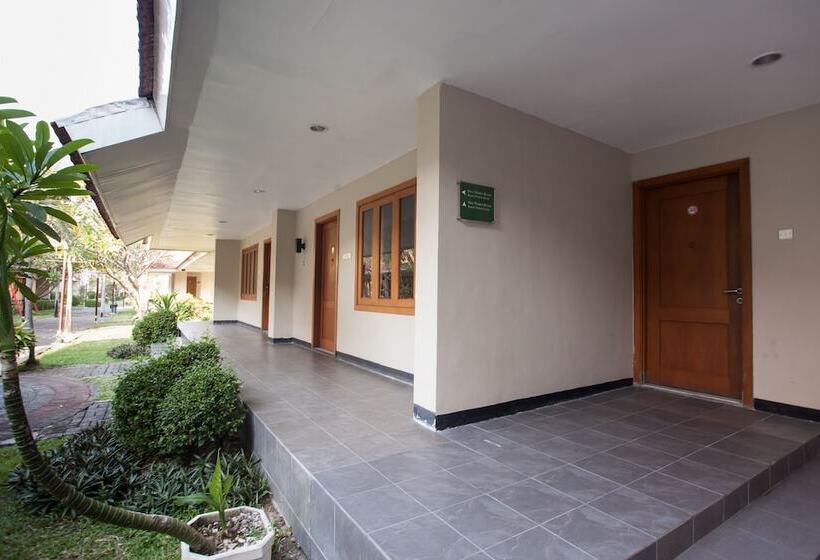 酒店 Reddoorz Premium @ Raya Nginden