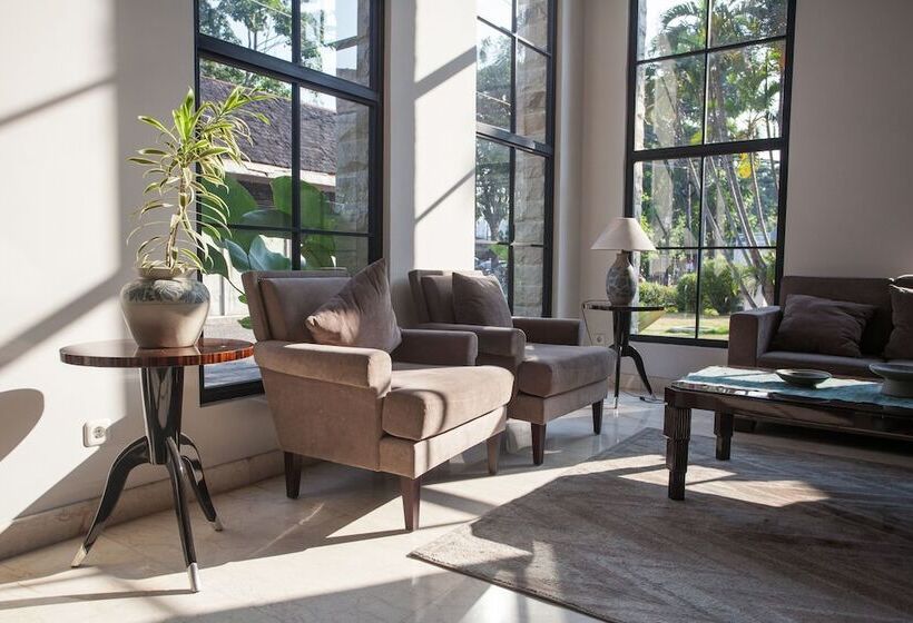 酒店 Reddoorz Premium @ Raya Nginden