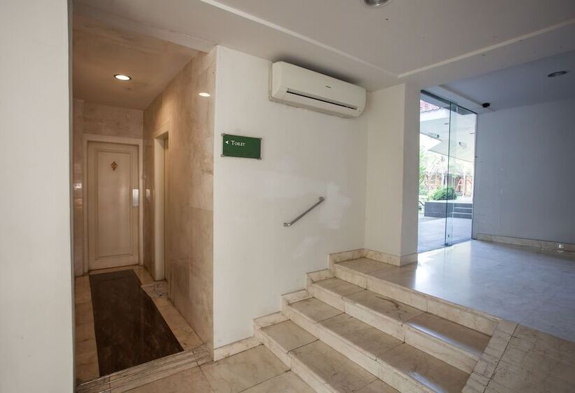 酒店 Reddoorz Premium @ Raya Nginden