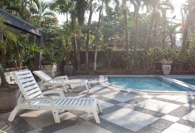 酒店 Reddoorz Premium @ Raya Nginden