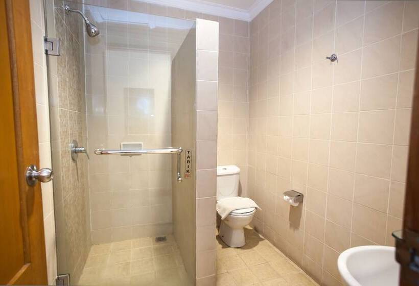 酒店 Reddoorz Premium @ Raya Nginden