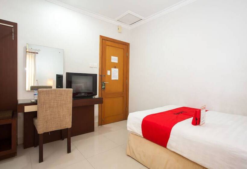 酒店 Reddoorz Premium @ Raya Nginden