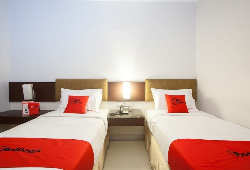 酒店 Reddoorz Premium @ Raya Nginden