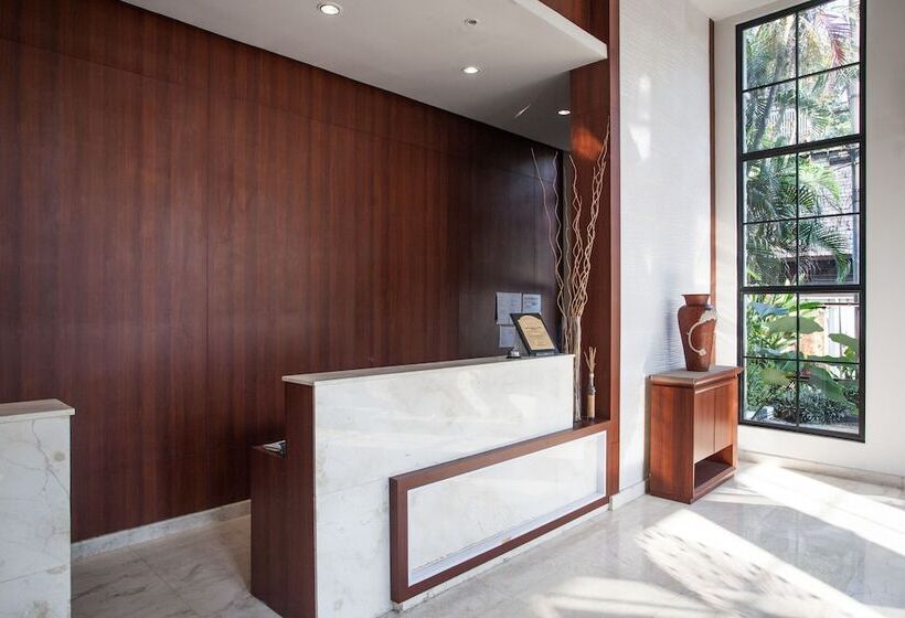 酒店 Reddoorz Premium @ Raya Nginden