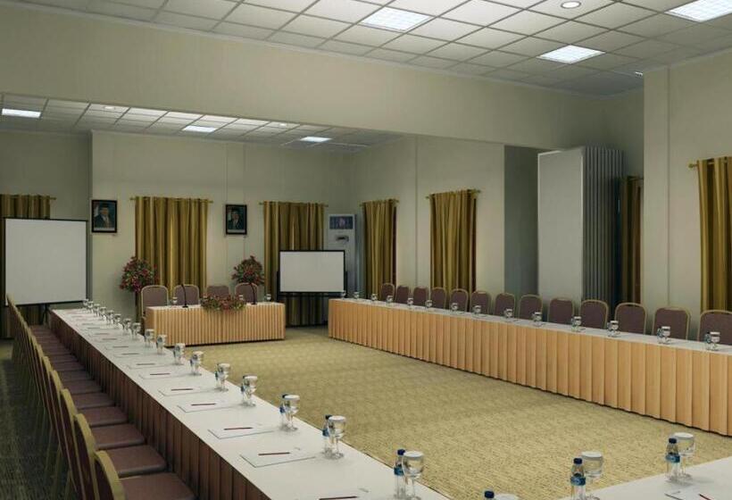 酒店 Reddoorz Premium @ Raya Nginden