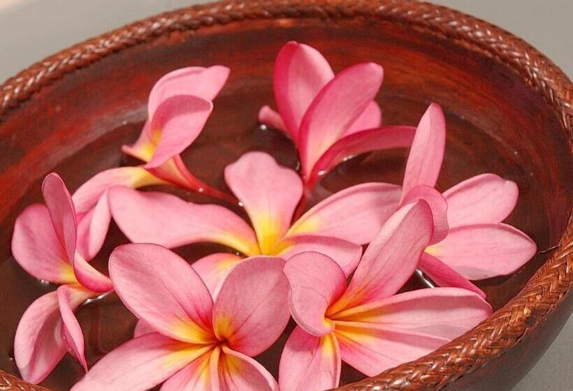 酒店 Reddoorz Premium @ Raya Nginden