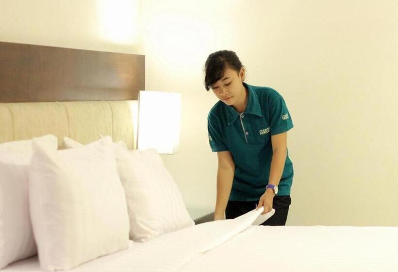 酒店 Reddoorz Premium @ Raya Nginden