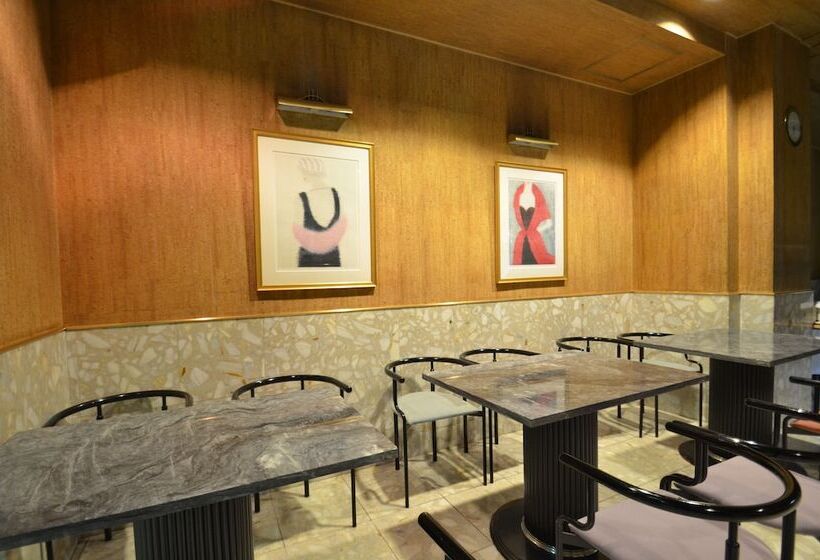 בית מלון כפרי Select Inn Nagoya Iwakura Ekimae