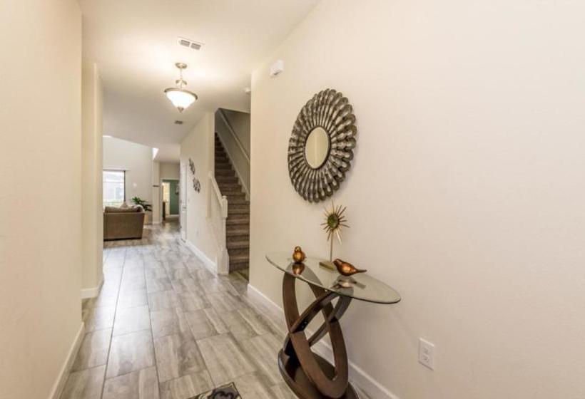 هتل Solterra Resort By Global Resort Homes