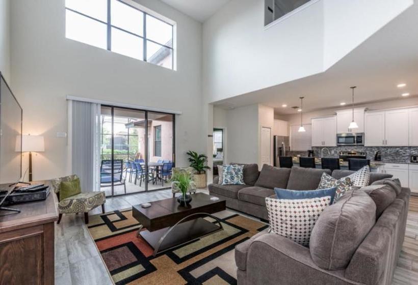 هتل Solterra Resort By Global Resort Homes