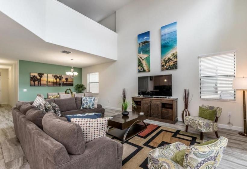 هتل Solterra Resort By Global Resort Homes