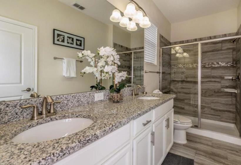 هتل Solterra Resort By Global Resort Homes