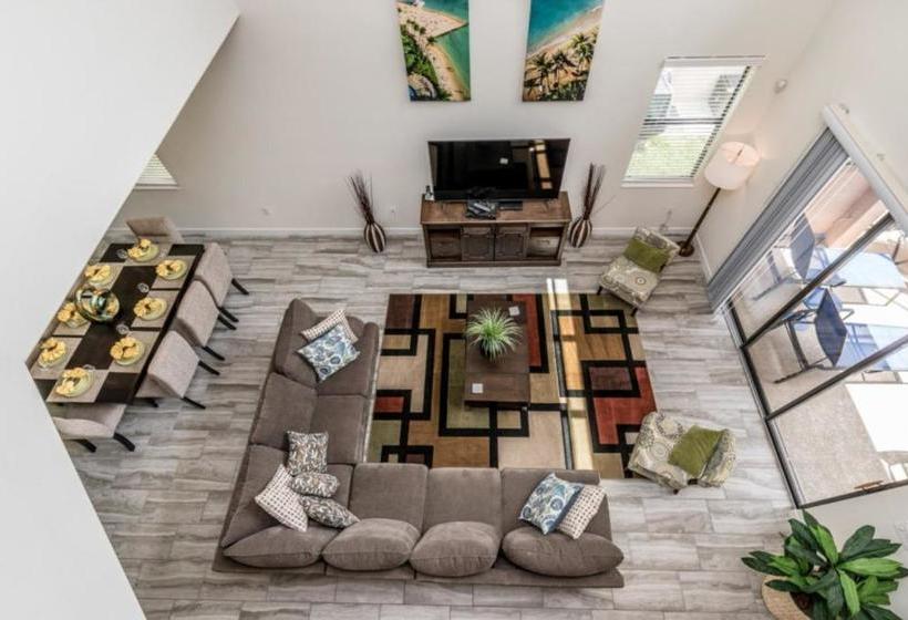 هتل Solterra Resort By Global Resort Homes