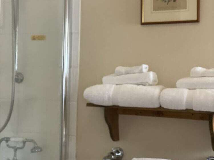 فندق The Crown Inn