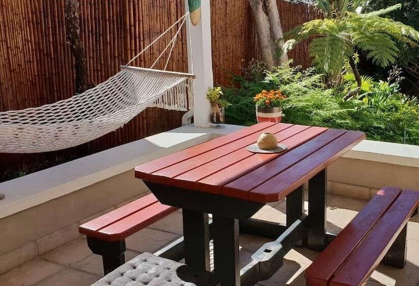 Пансион African Breeze Guest House