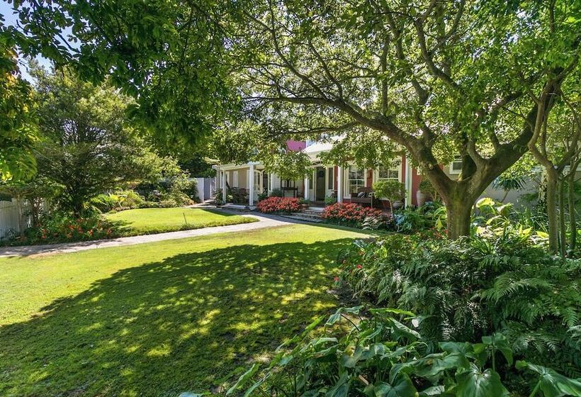 Пансион African Breeze Guest House