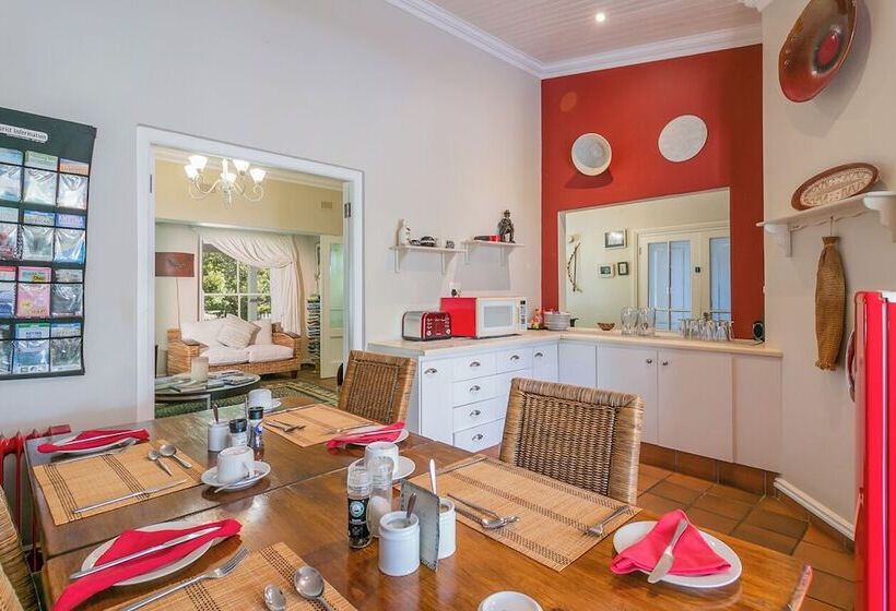 Пансион African Breeze Guest House