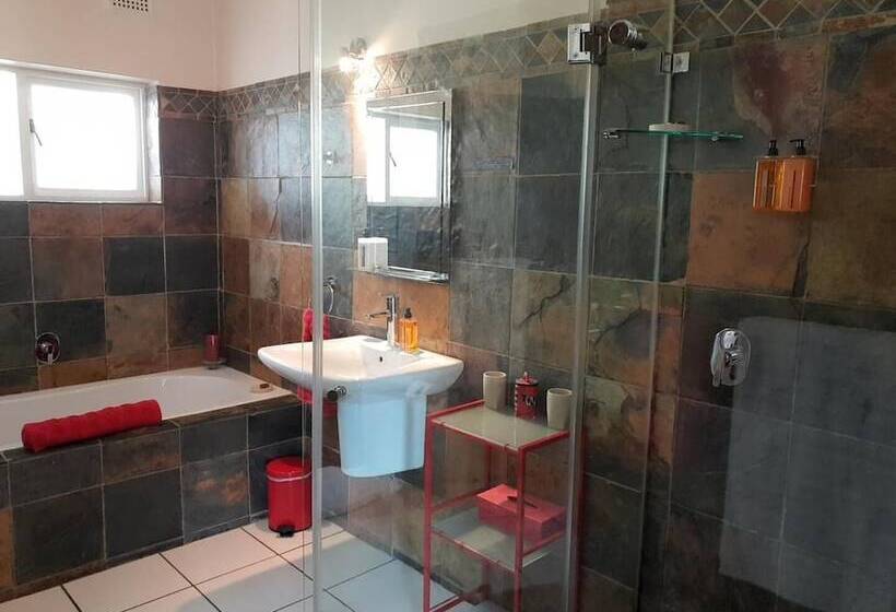 Пансион African Breeze Guest House