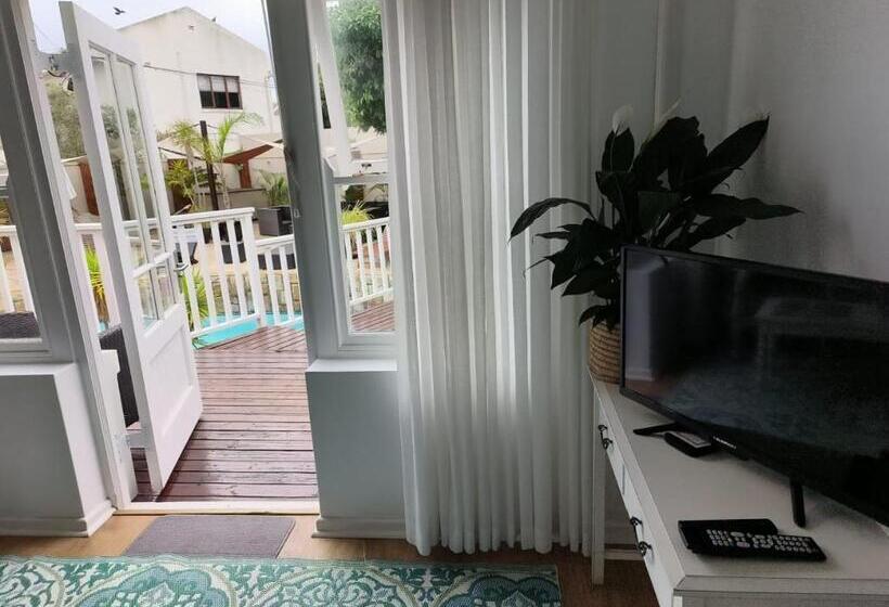 Пансион African Breeze Guest House