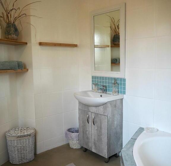 Пансион African Breeze Guest House