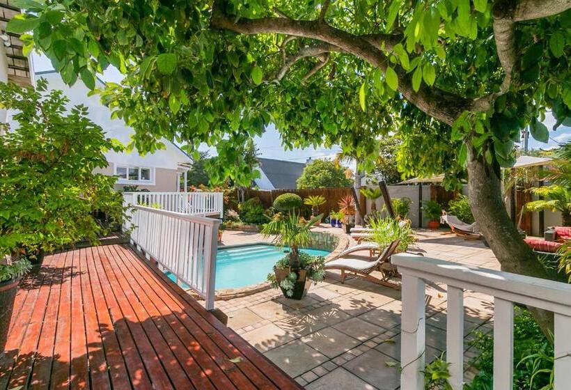 Пансион African Breeze Guest House