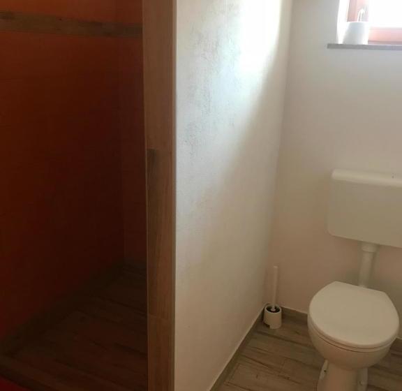 پانسیون Apartments & Rooms Preseren