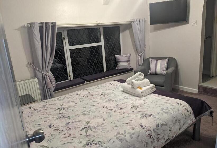 ペンション Cwmbach Guest House