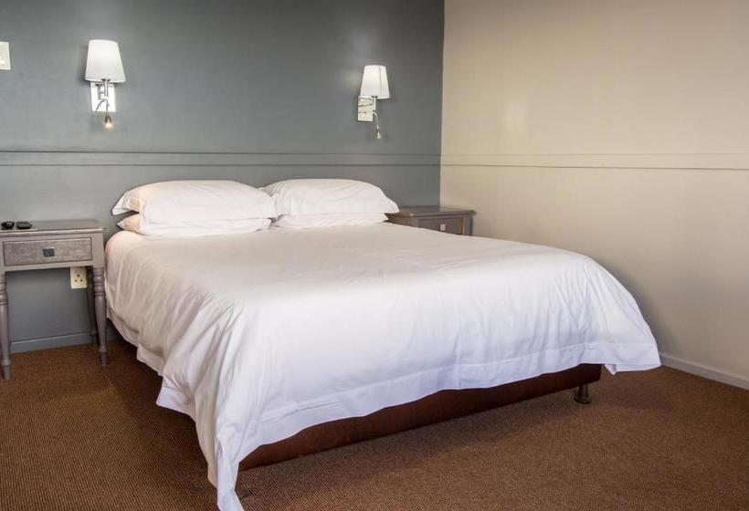 פנסיון Edward Charles Manor